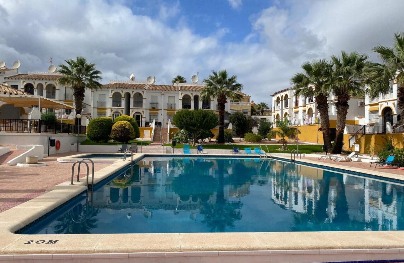 Alquiler a largo plazo - Apartamento / piso -
Villamartin