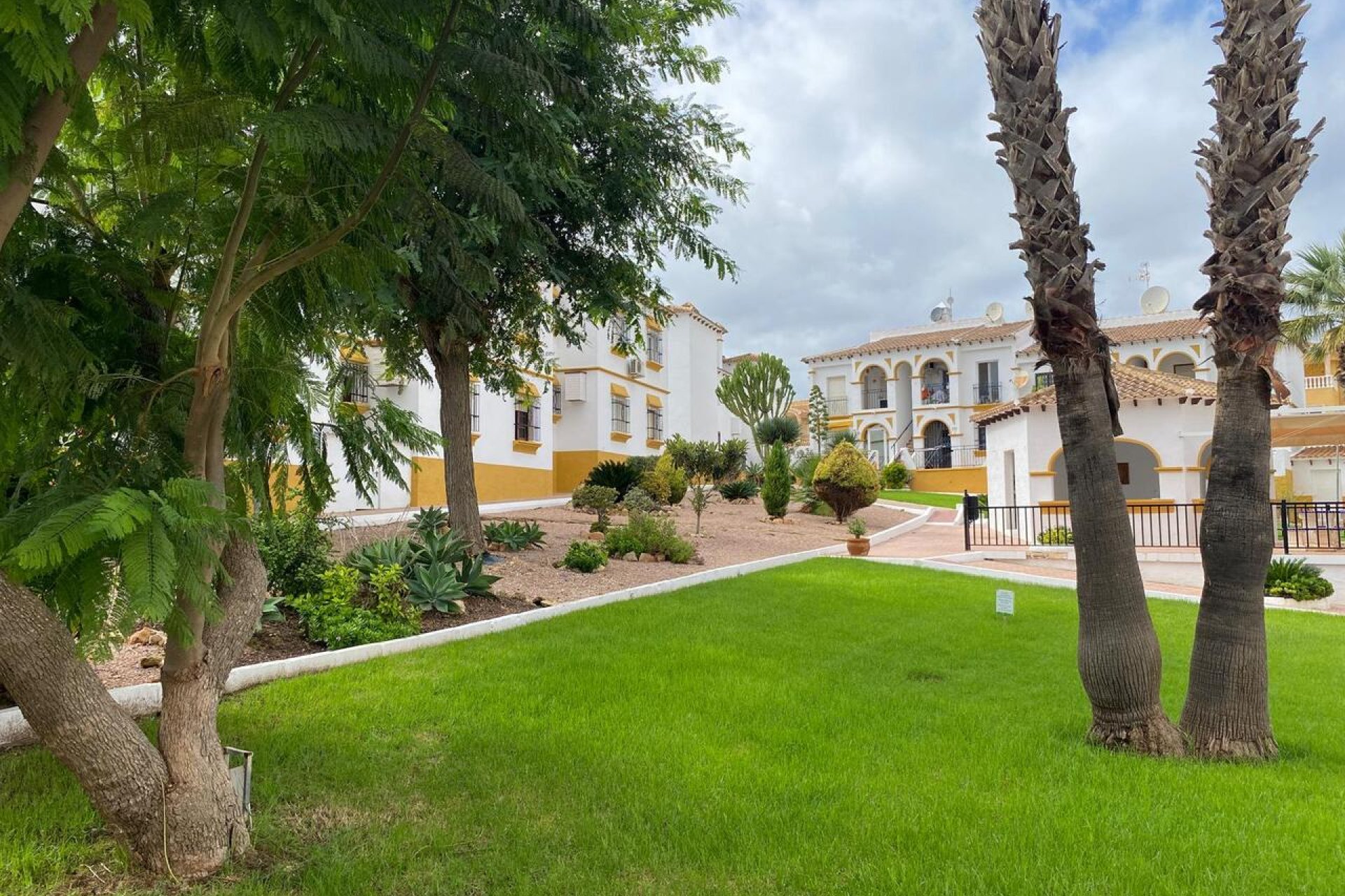 Alquiler a largo plazo - Apartamento / piso -
Villamartin