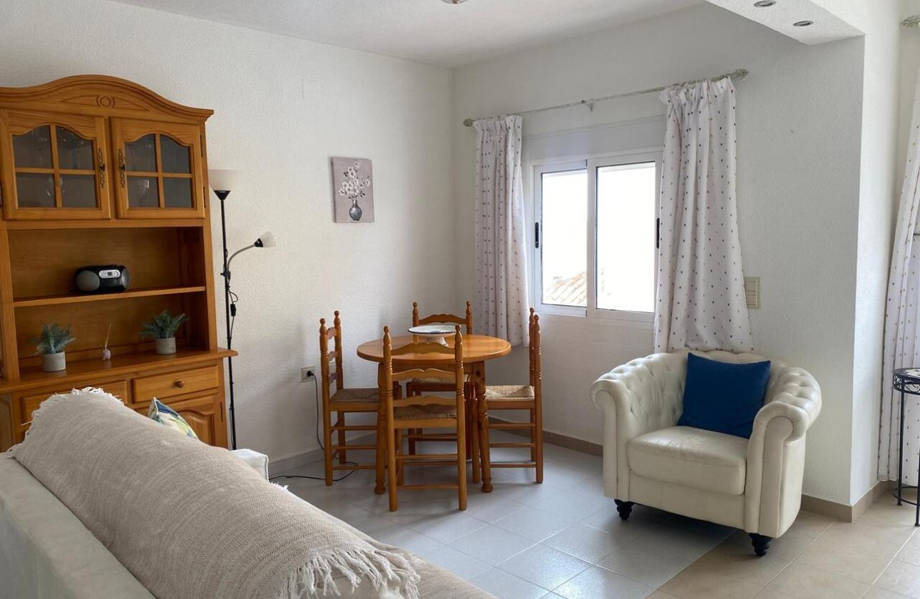 Alquiler a largo plazo - Apartamento / piso -
Villamartin