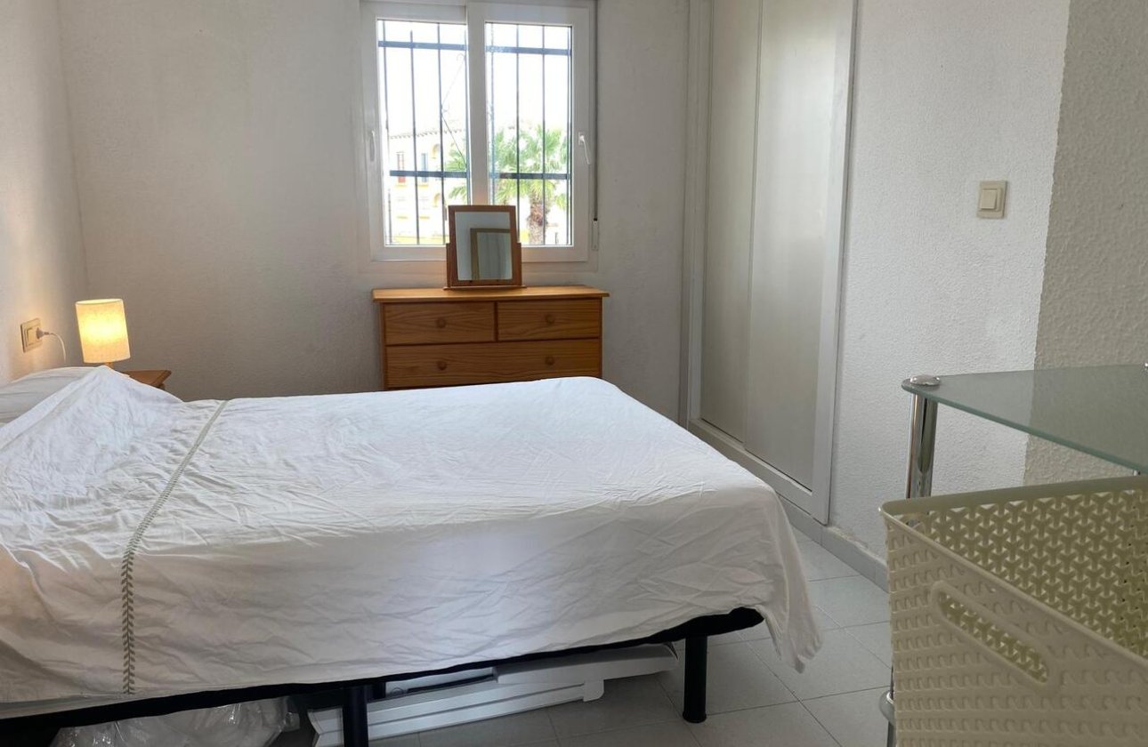 Alquiler a largo plazo - Apartamento / piso -
Villamartin