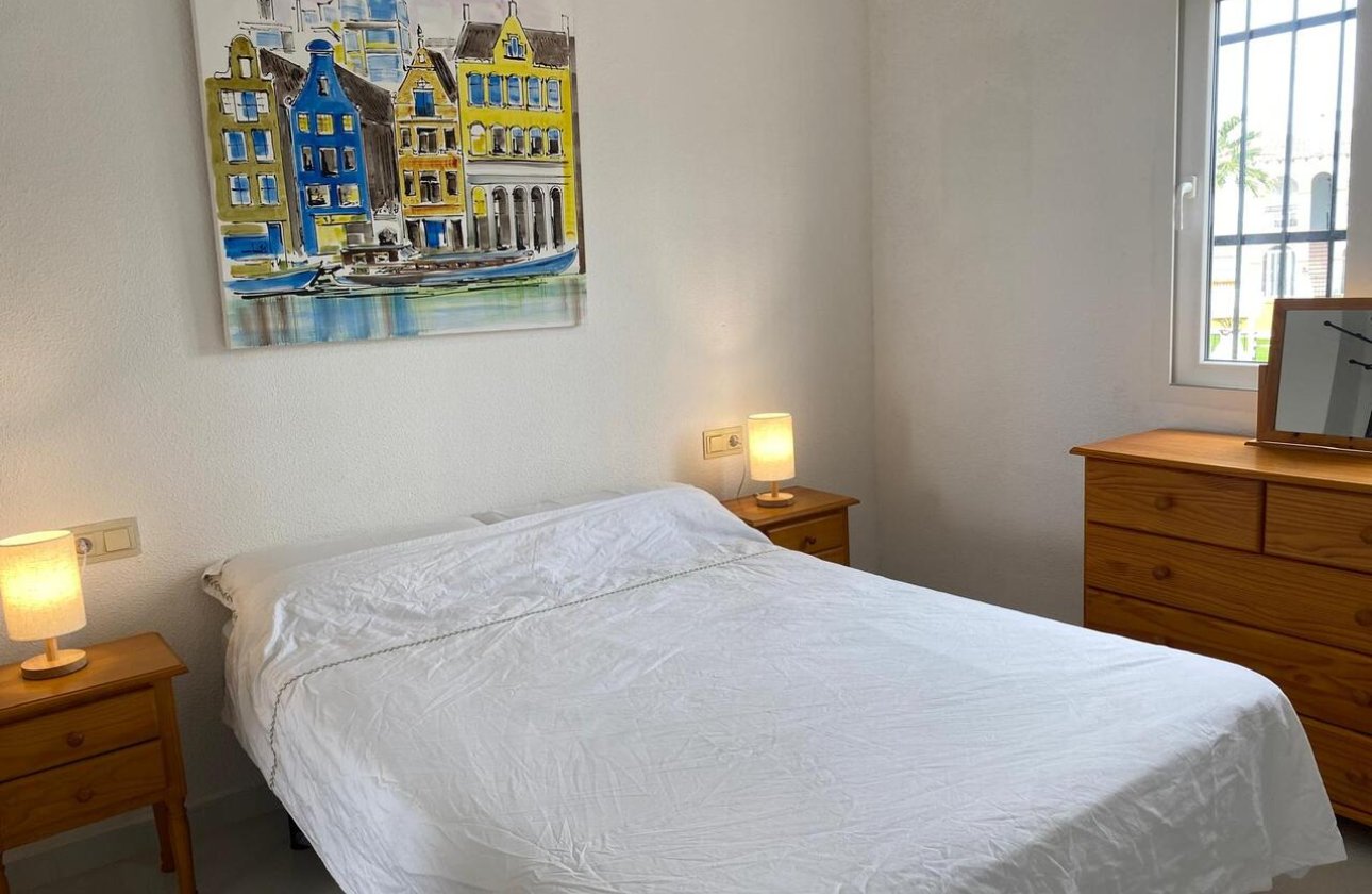 Alquiler a largo plazo - Apartamento / piso -
Villamartin