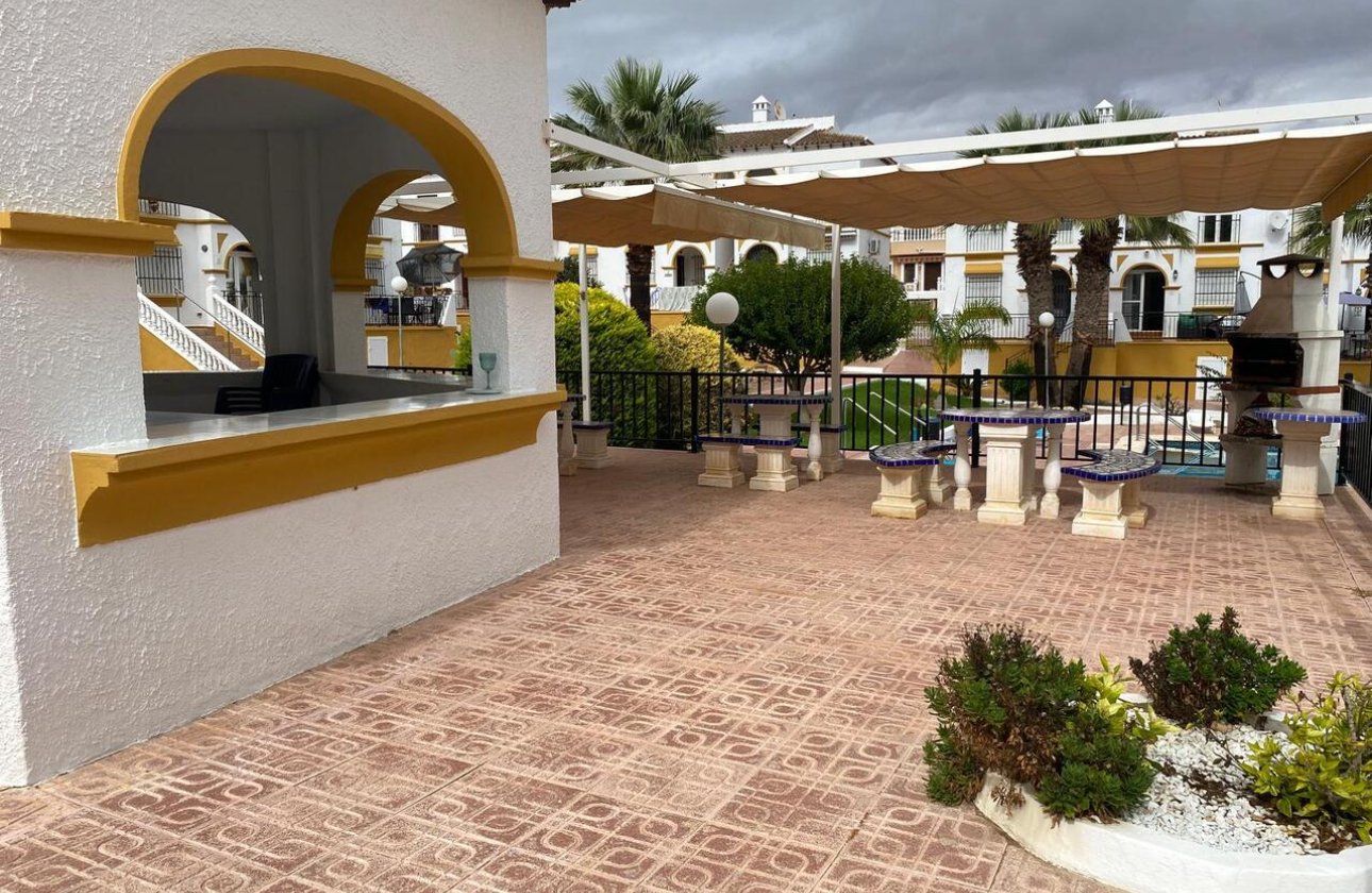 Alquiler a largo plazo - Apartamento / piso -
Villamartin