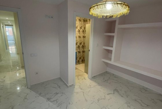 Apartamento / piso - Reventa - Torrevieja -
                Torrevieja Centro