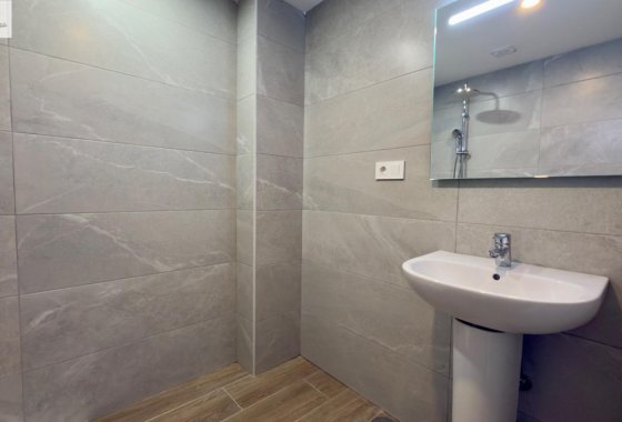 Commercial property - Resale - Alicante -
                Alicante Centro