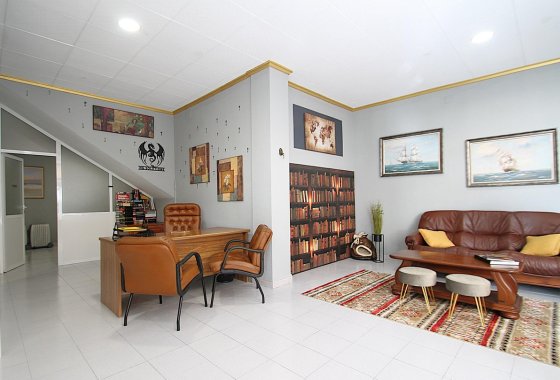 Commercial property - Reventa - Torrevieja - Torrevieja Centro