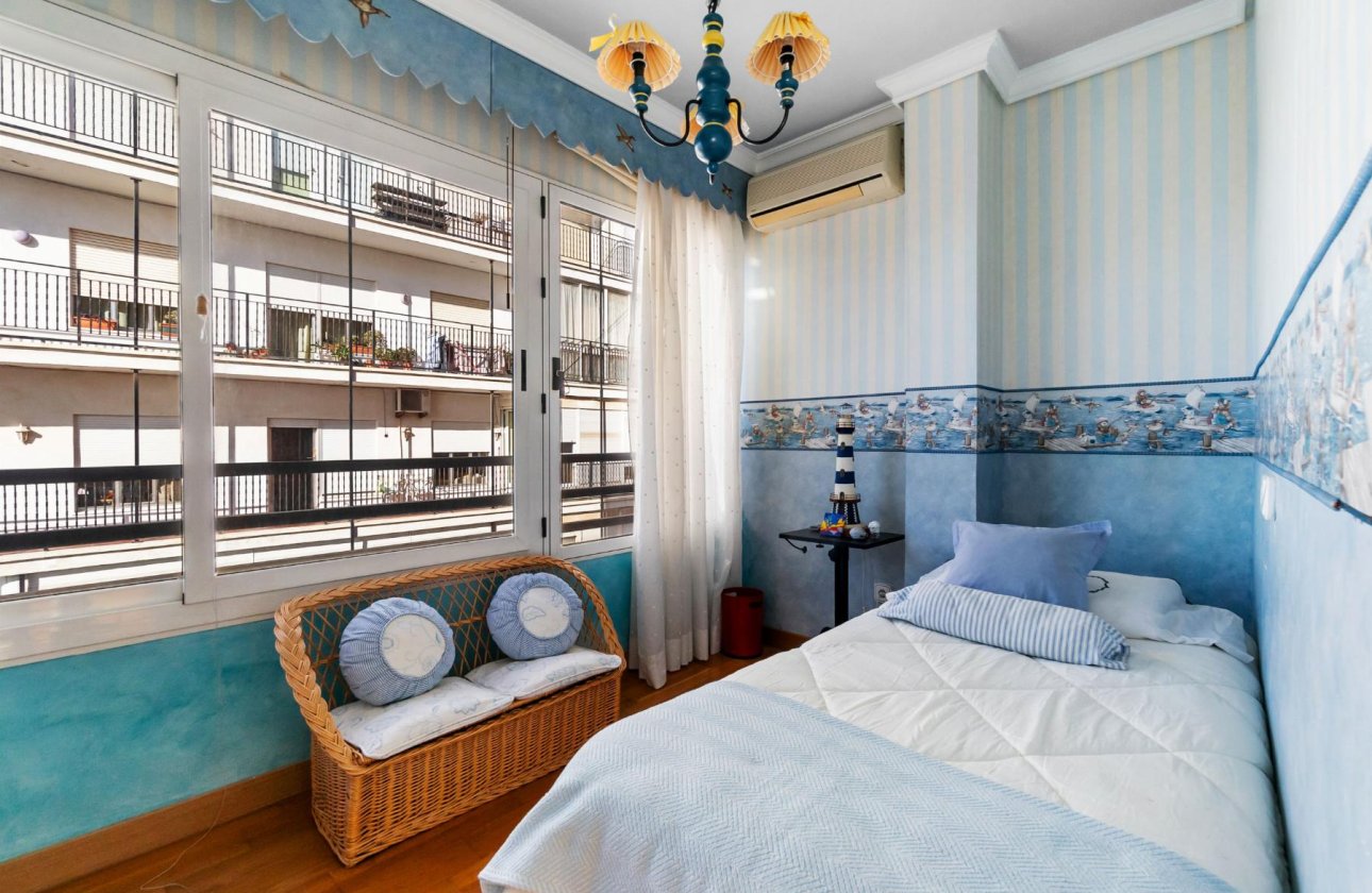 Használt ingatlanok - Apartamento -
Torrevieja - CLUB NAUTICO TORREVIEJA