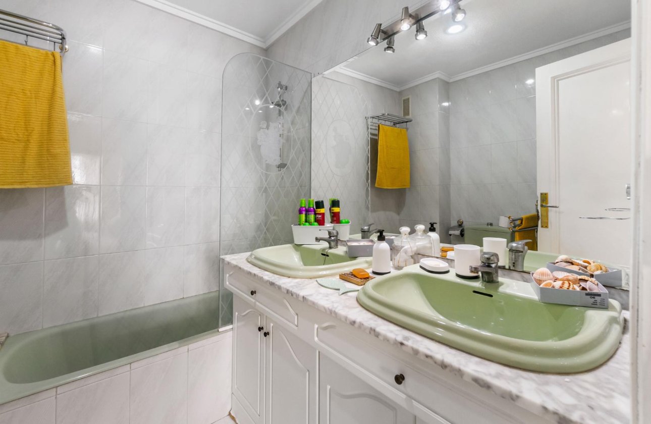 Használt ingatlanok - Apartamento -
Torrevieja - CLUB NAUTICO TORREVIEJA