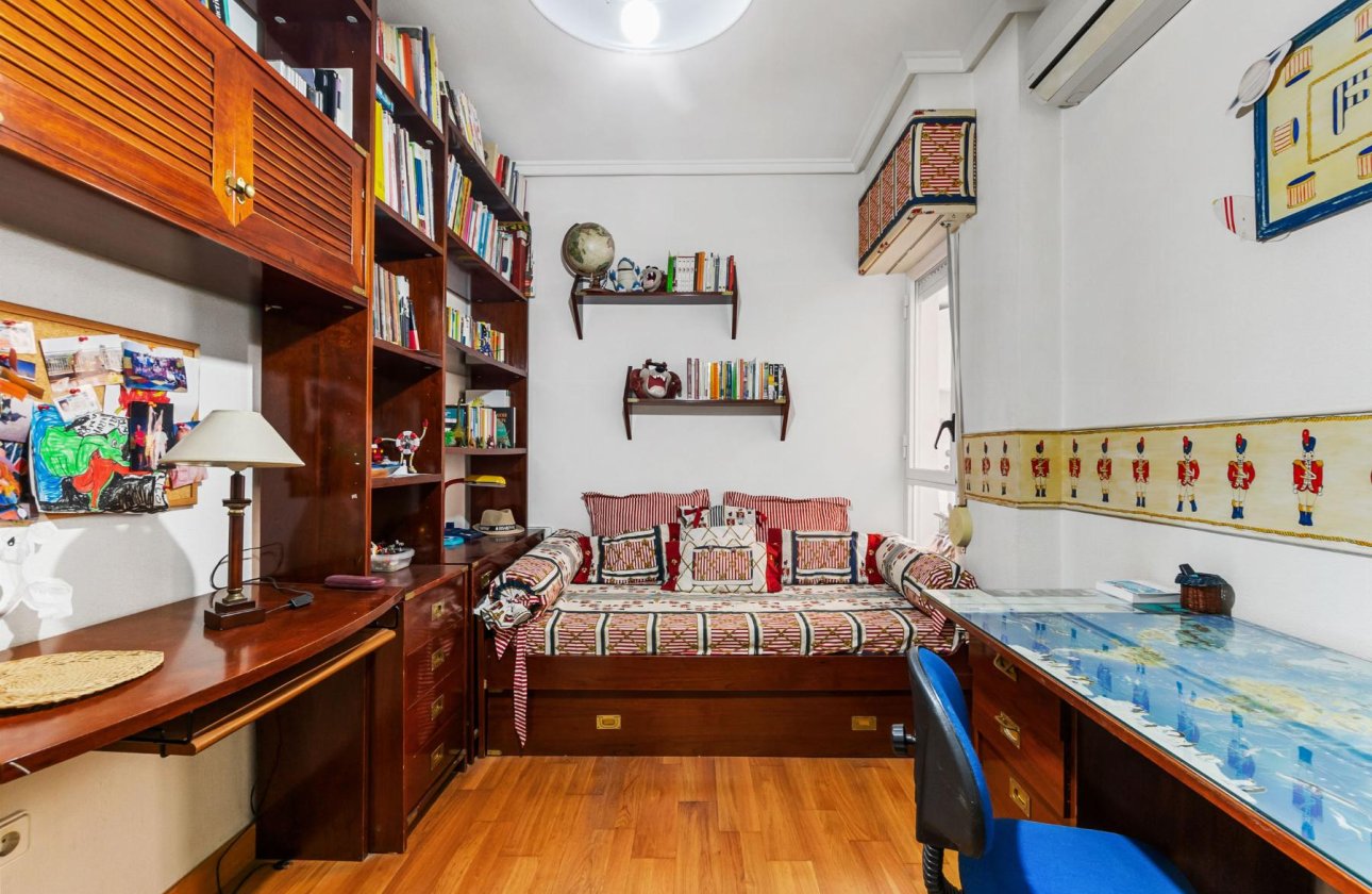 Használt ingatlanok - Apartamento -
Torrevieja - CLUB NAUTICO TORREVIEJA