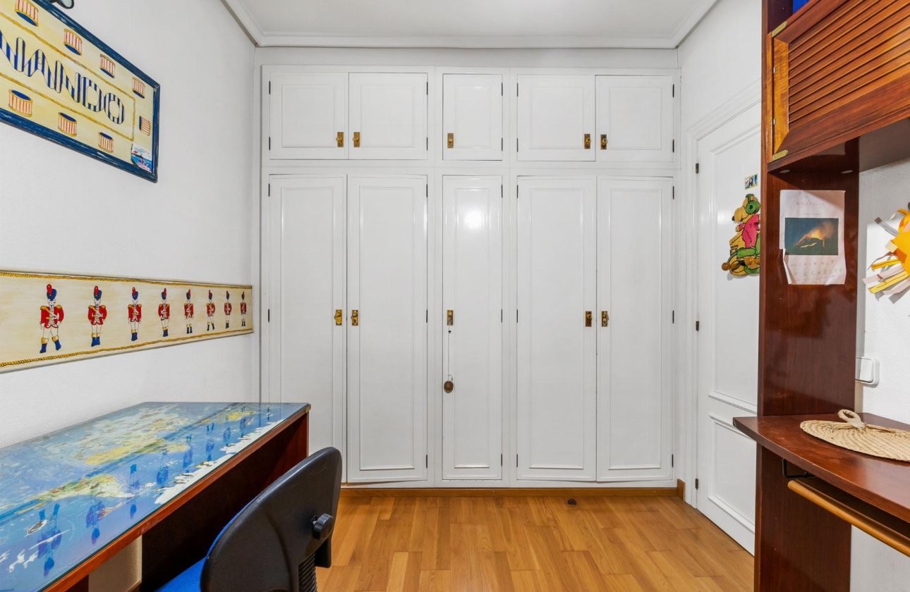 Használt ingatlanok - Apartamento -
Torrevieja - CLUB NAUTICO TORREVIEJA