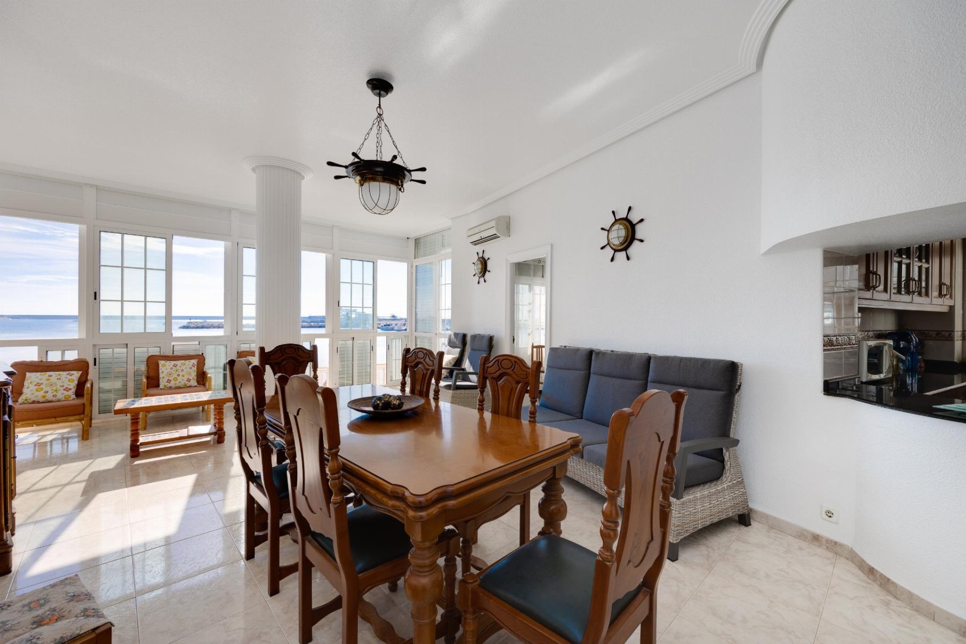 Használt ingatlanok - Apartamento -
Torrevieja - Playa del Acequión