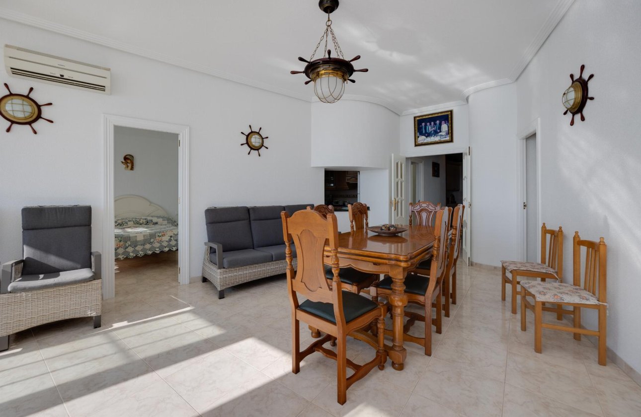 Használt ingatlanok - Apartamento -
Torrevieja - Playa del Acequión