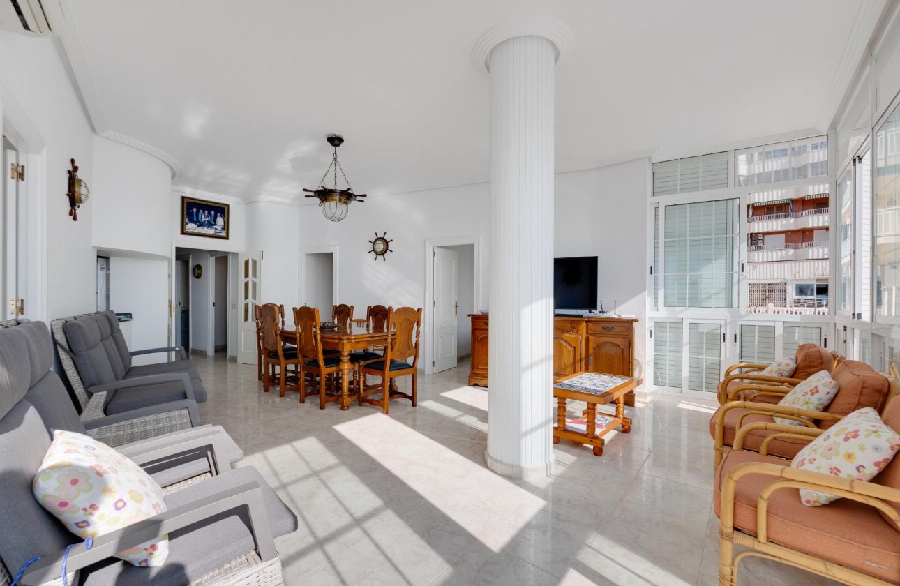 Használt ingatlanok - Apartamento -
Torrevieja - Playa del Acequión