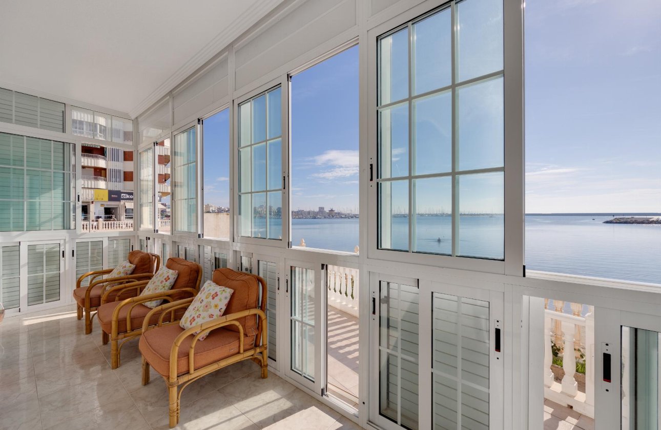 Használt ingatlanok - Apartamento -
Torrevieja - Playa del Acequión