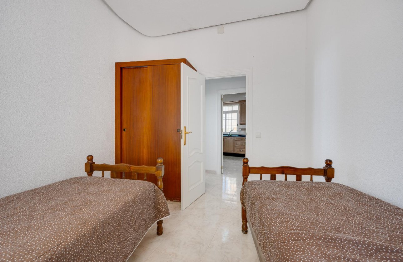 Használt ingatlanok - Apartamento -
Torrevieja - Playa del Acequión