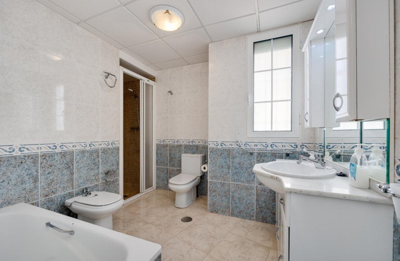 Használt ingatlanok - Apartamento -
Torrevieja - Playa del Acequión