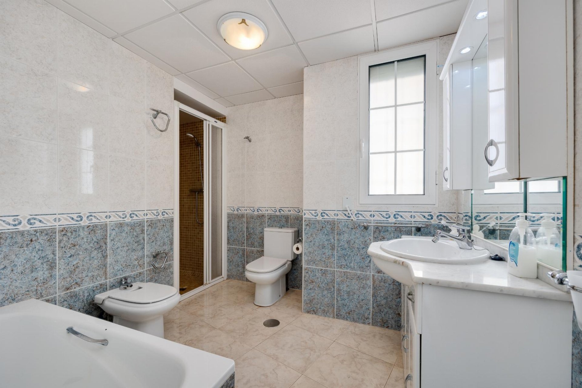 Használt ingatlanok - Apartamento -
Torrevieja - Playa del Acequión