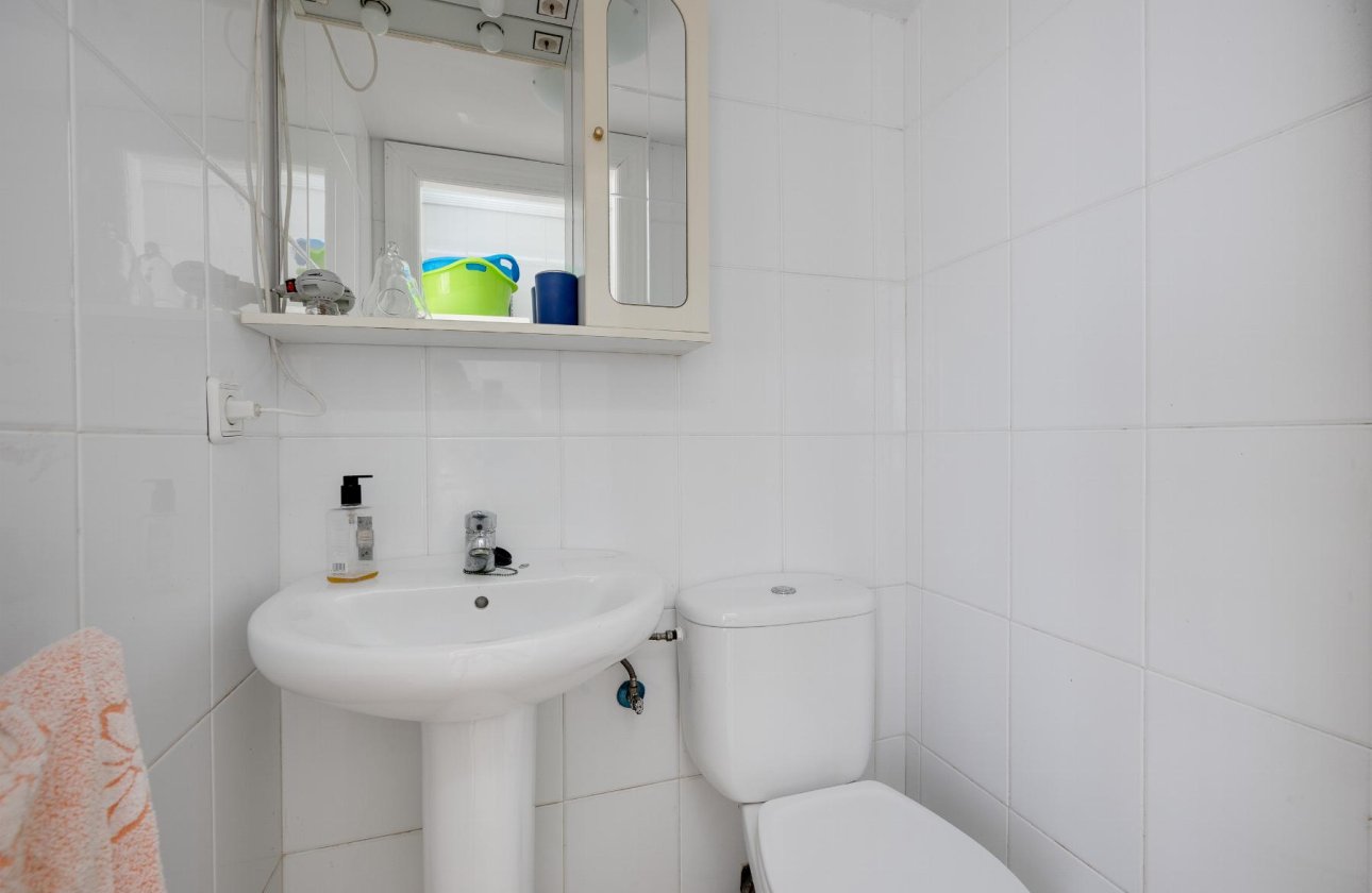 Használt ingatlanok - Apartamento -
Torrevieja - Playa del Acequión