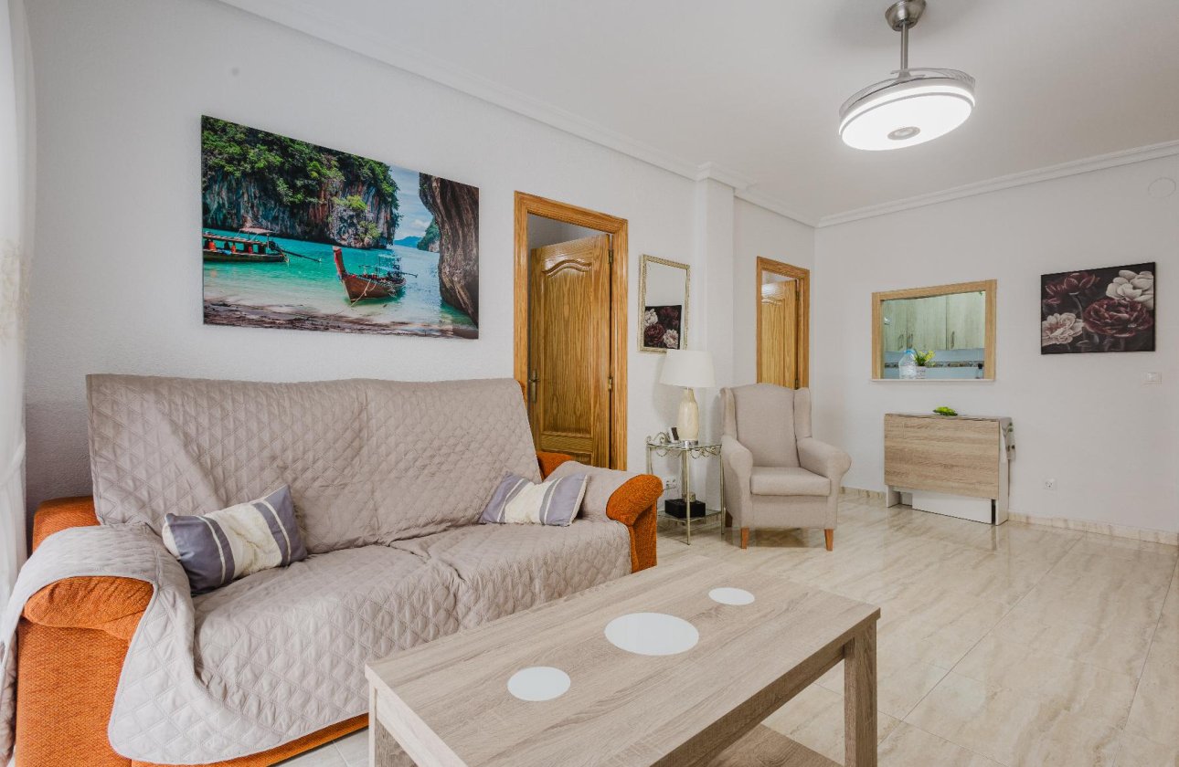 Használt ingatlanok - Apartamento -
Torrevieja - Playa del Acequión