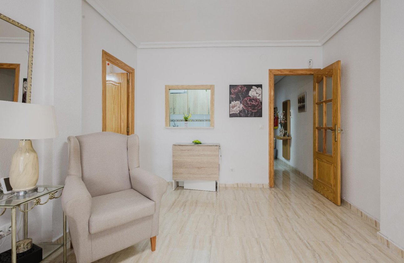 Használt ingatlanok - Apartamento -
Torrevieja - Playa del Acequión