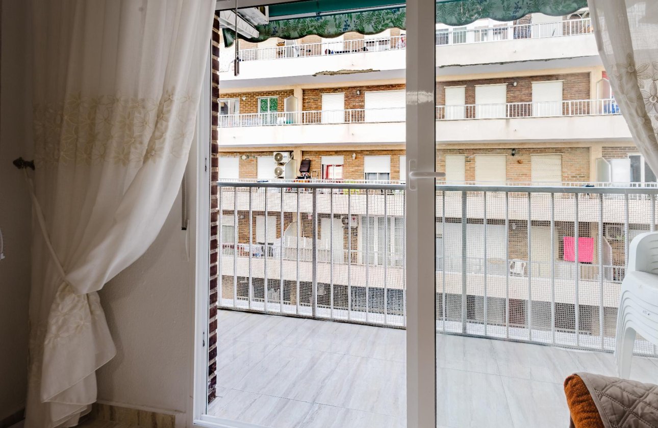 Használt ingatlanok - Apartamento -
Torrevieja - Playa del Acequión