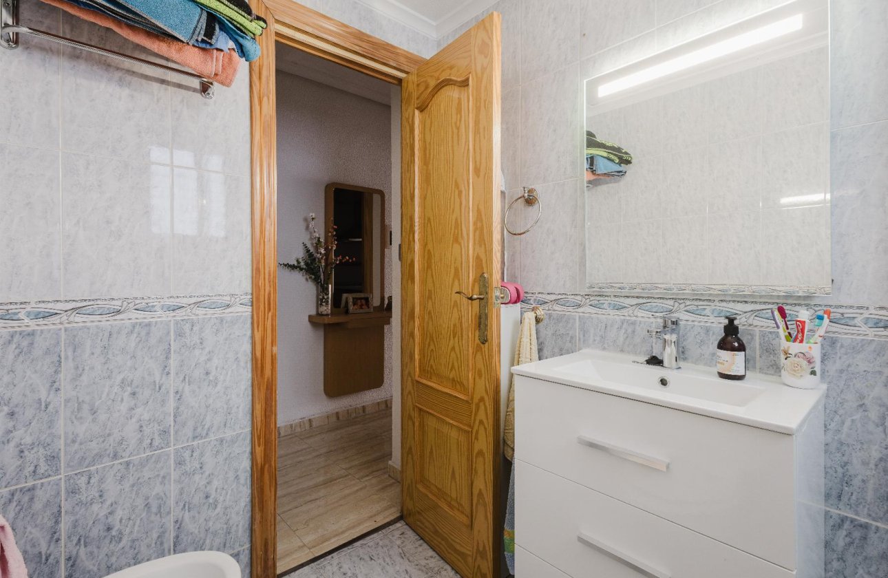 Használt ingatlanok - Apartamento -
Torrevieja - Playa del Acequión