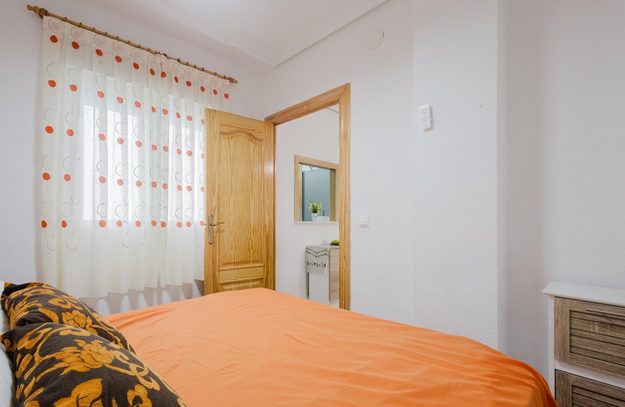 Használt ingatlanok - Apartamento -
Torrevieja - Playa del Acequión