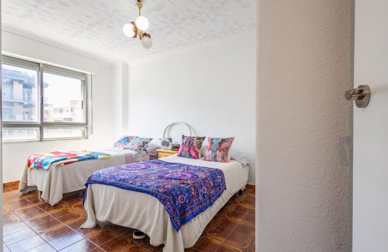 Használt ingatlanok - Apartamento -
Torrevieja - Playa del Acequión