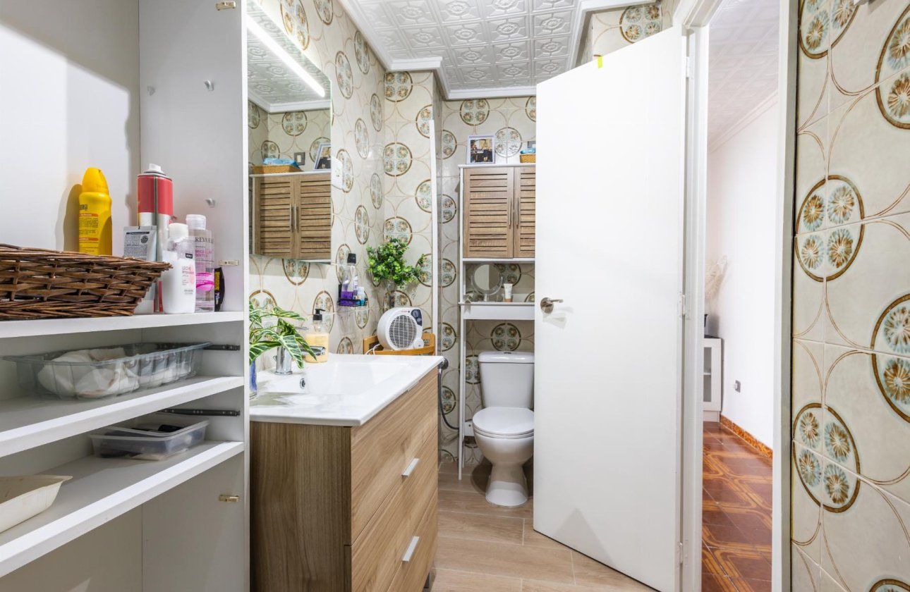 Használt ingatlanok - Apartamento -
Torrevieja - Playa del Acequión