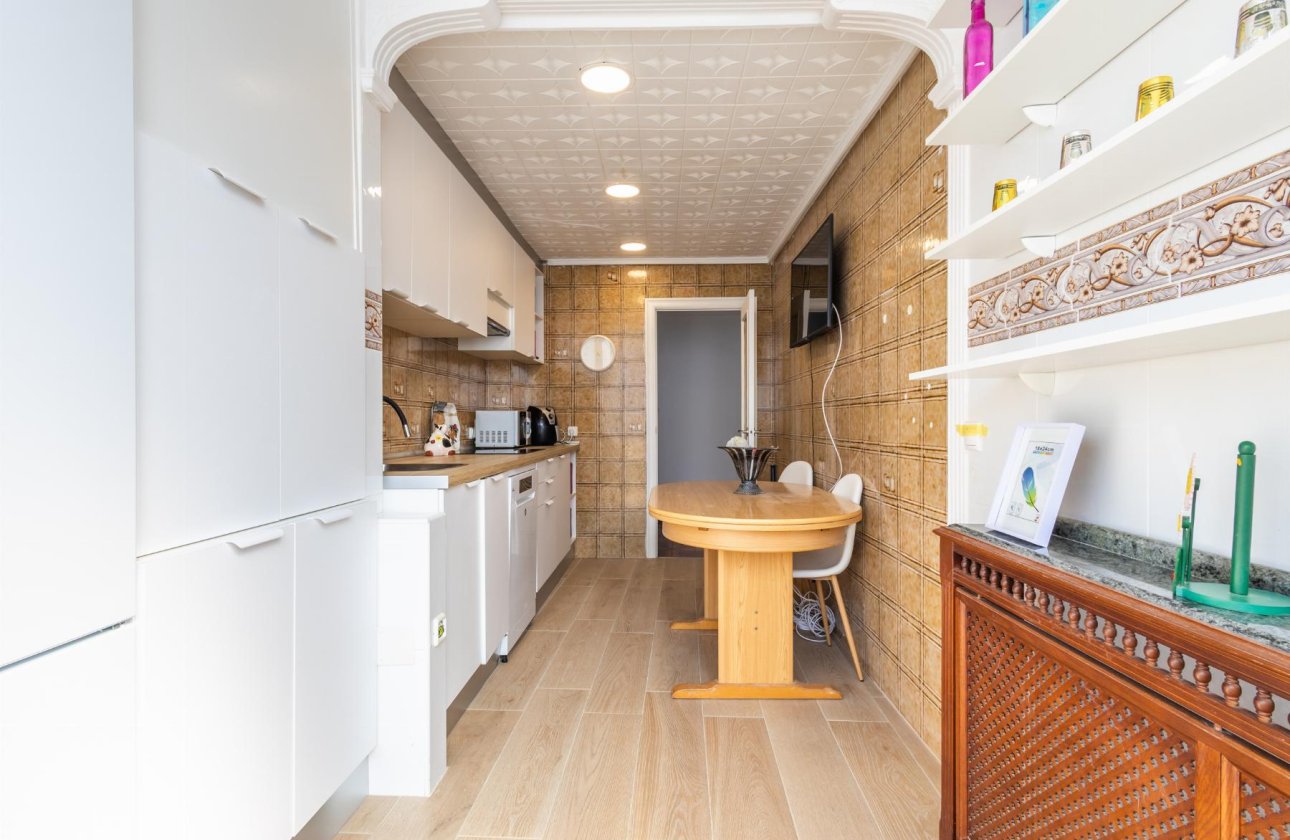 Használt ingatlanok - Apartamento -
Torrevieja - Playa del Acequión