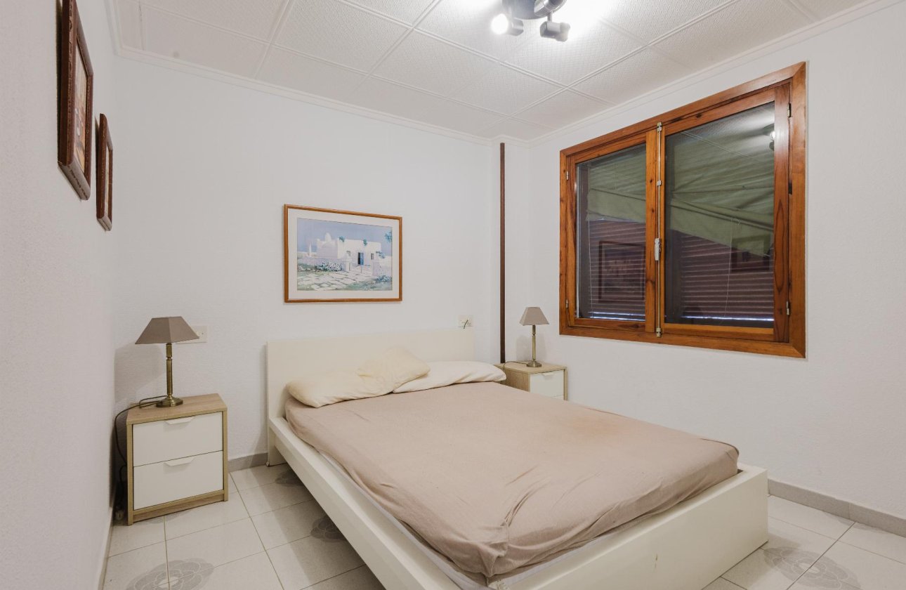 Használt ingatlanok - Apartamento -
Torrevieja - Playa del Acequión