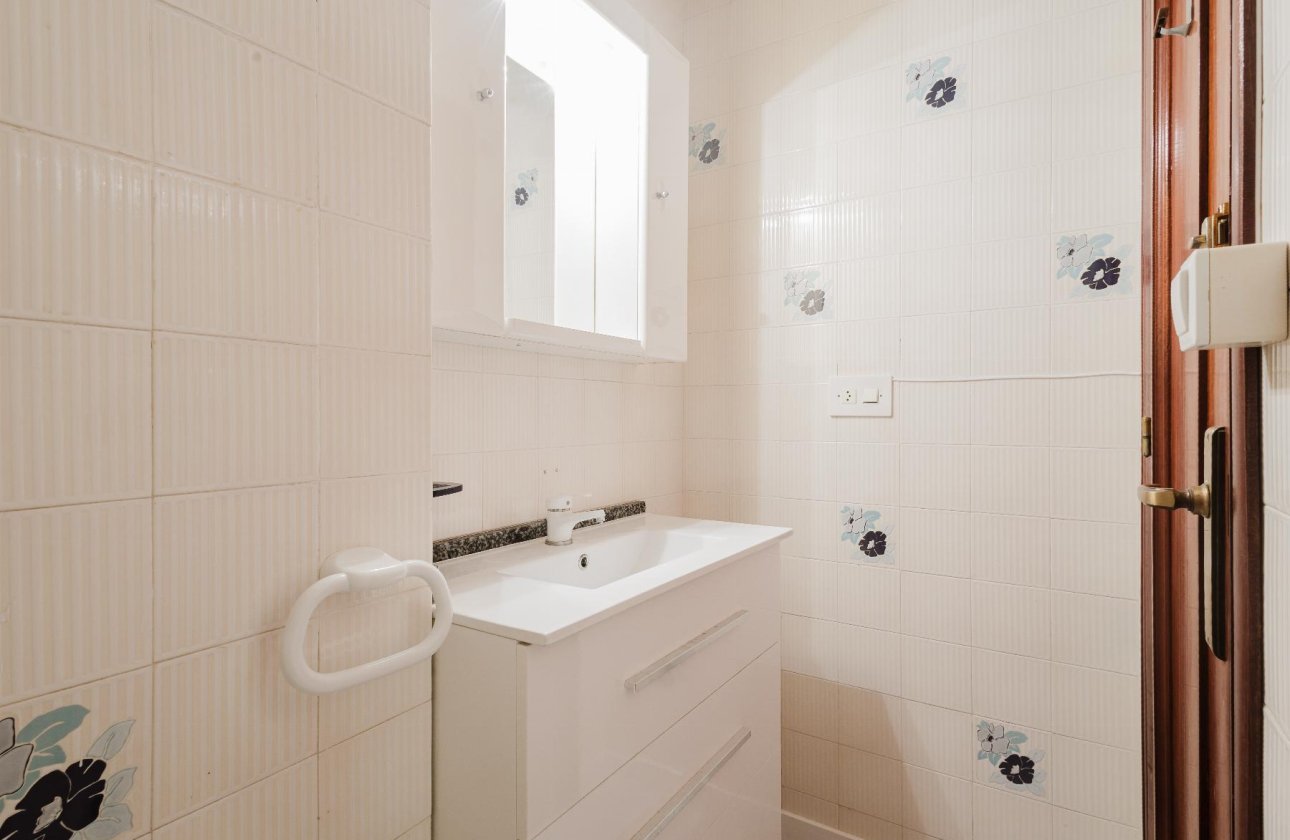 Használt ingatlanok - Apartamento -
Torrevieja - Playa del Acequión