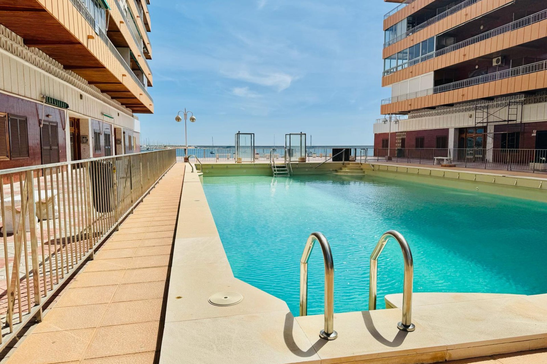 Használt ingatlanok - Apartamento -
Torrevieja - Playa del Acequión