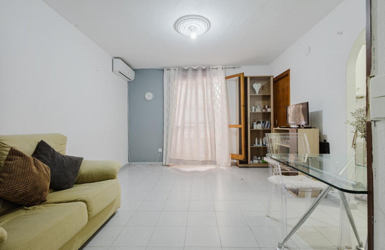 Használt ingatlanok - Apartamento -
Torrevieja - Playa del Acequión