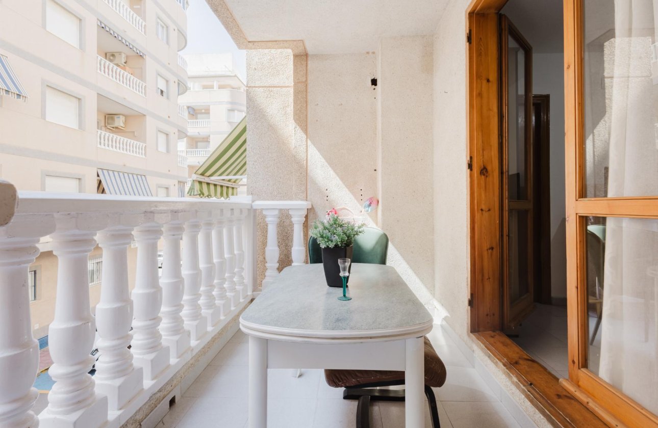 Használt ingatlanok - Apartamento -
Torrevieja - Playa del Acequión