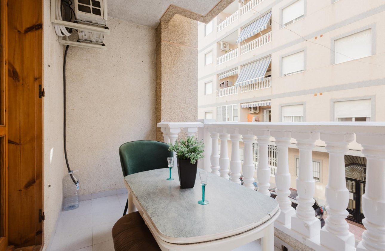 Használt ingatlanok - Apartamento -
Torrevieja - Playa del Acequión