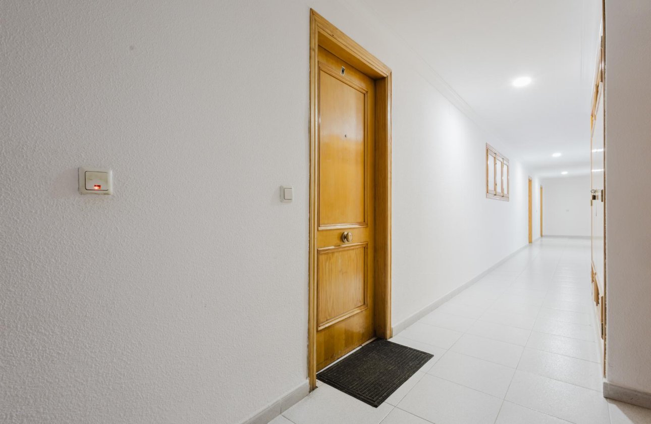 Használt ingatlanok - Apartamento -
Torrevieja - Playa del Acequión