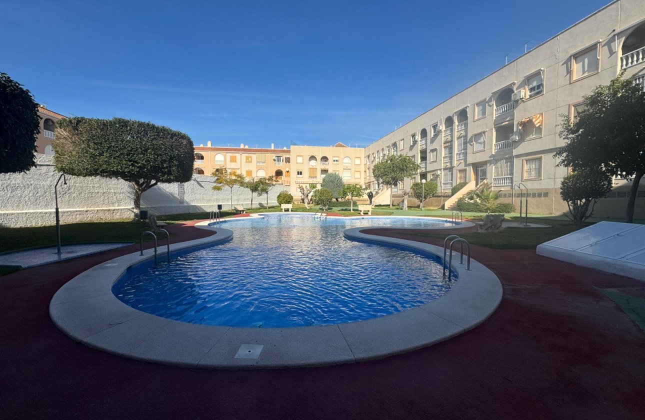 Használt ingatlanok - Apartamento -
Torrevieja - Playa del Acequión