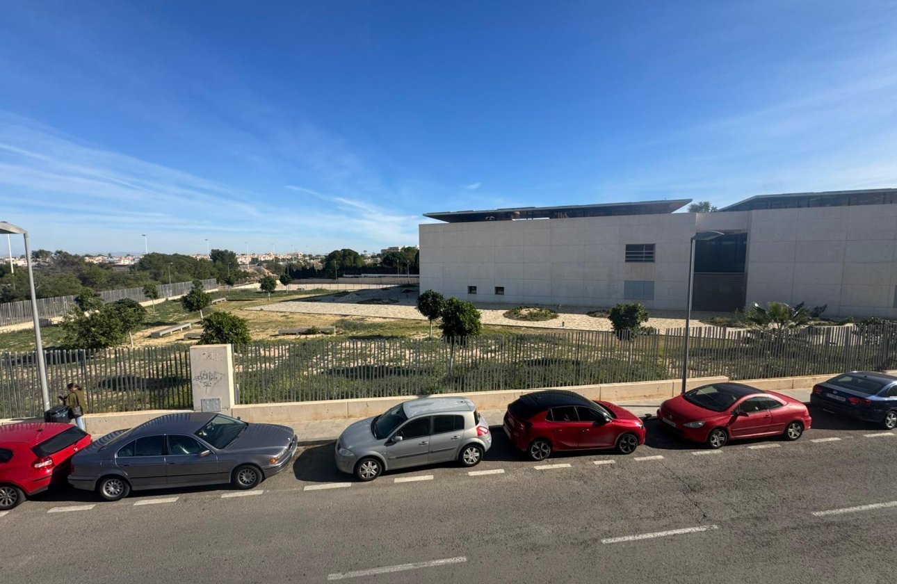 Használt ingatlanok - Apartamento -
Torrevieja - Playa del Acequión