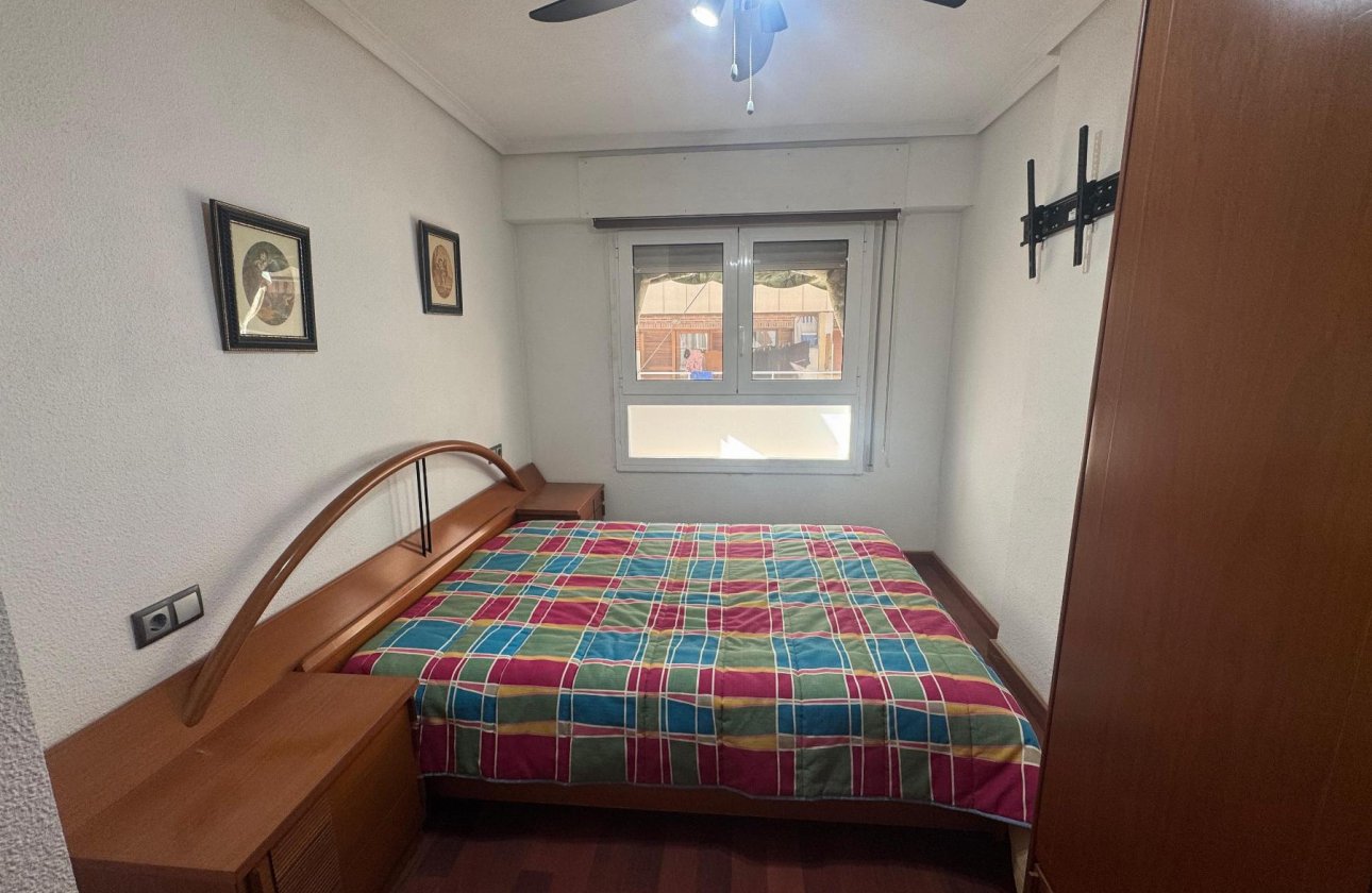 Használt ingatlanok - Apartamento -
Torrevieja - Playa del Acequión