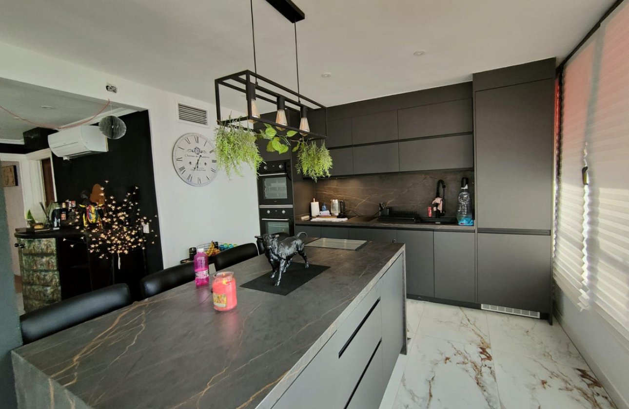 Használt ingatlanok - Apartman / lakás -
Benidorm - Benidorm Centro