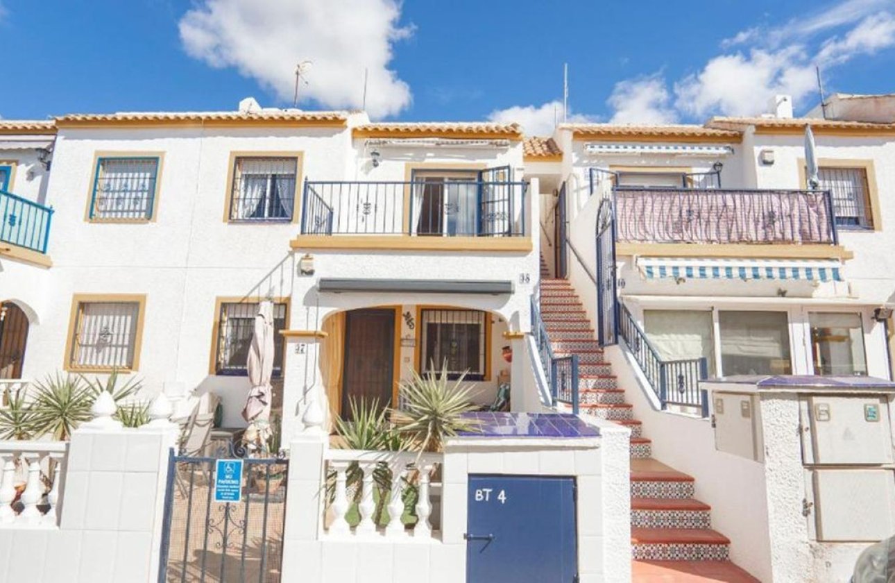 Használt ingatlanok - Apartman / lakás -
Orihuela - Los Altos