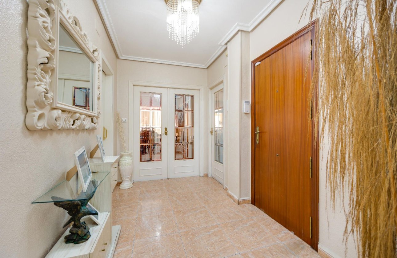 Használt ingatlanok - Apartman / lakás -
Torrevieja - Centro - Muelle Pesquero