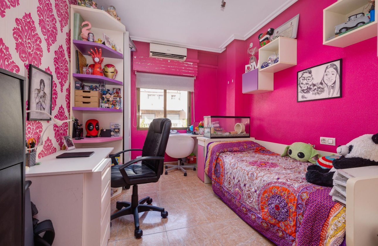 Használt ingatlanok - Apartman / lakás -
Torrevieja - Centro - Muelle Pesquero