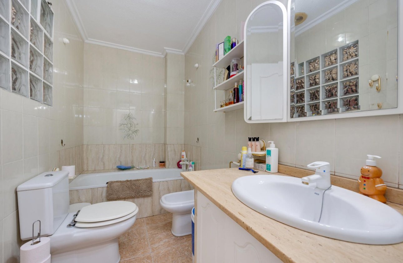 Használt ingatlanok - Apartman / lakás -
Torrevieja - Centro - Muelle Pesquero