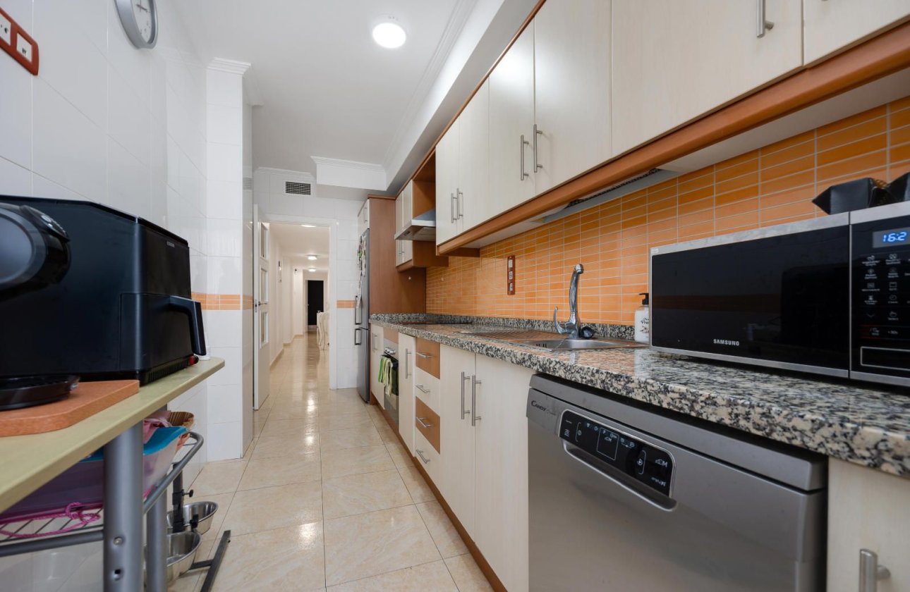 Használt ingatlanok - Apartman / lakás -
Torrevieja - Centro - Muelle Pesquero