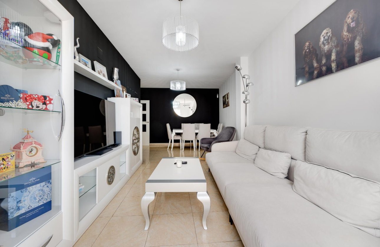 Használt ingatlanok - Apartman / lakás -
Torrevieja - Centro - Muelle Pesquero