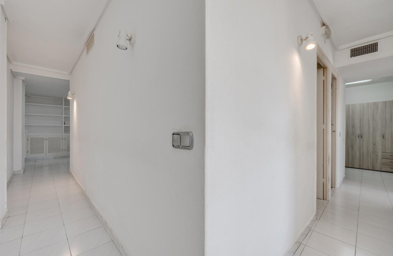 Használt ingatlanok - Apartman / lakás -
Torrevieja - Centro