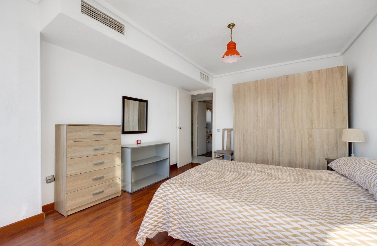 Használt ingatlanok - Apartman / lakás -
Torrevieja - Centro