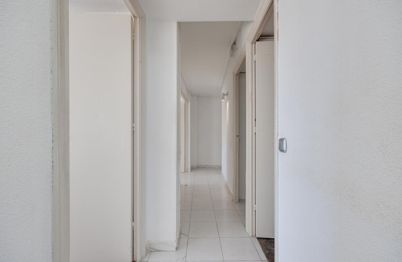 Használt ingatlanok - Apartman / lakás -
Torrevieja - Centro