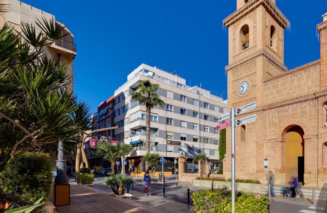 Használt ingatlanok - Apartman / lakás -
Torrevieja - Centro